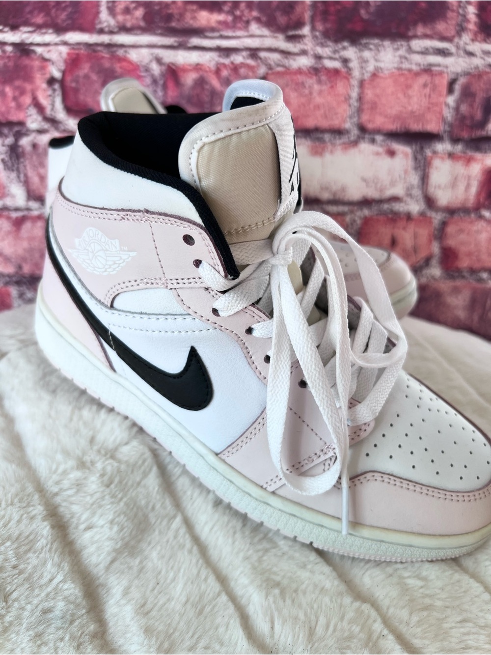 Nike Air Jordan 1 Mid Barely Rose